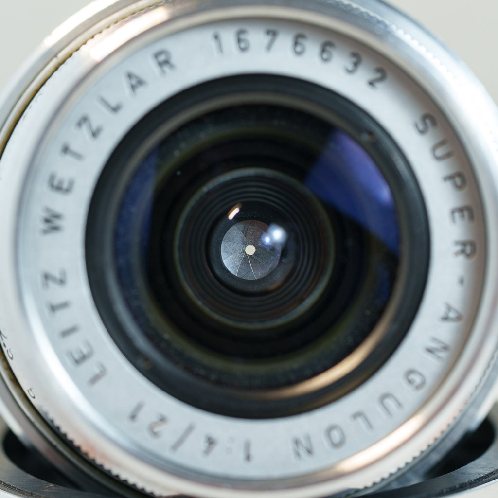 Leica Super-Angulon 21mm f/4 12502Nフード付