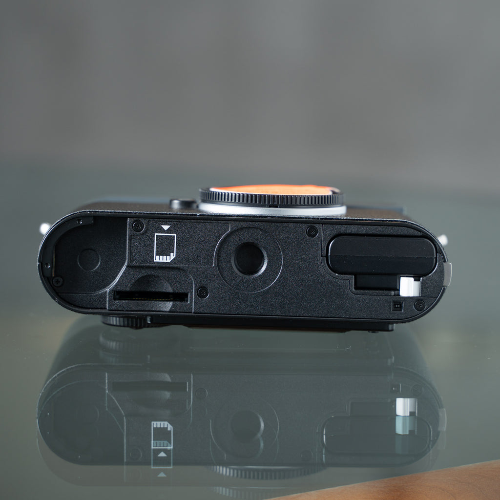 Leica M-E Engraved【CCD交換済み】