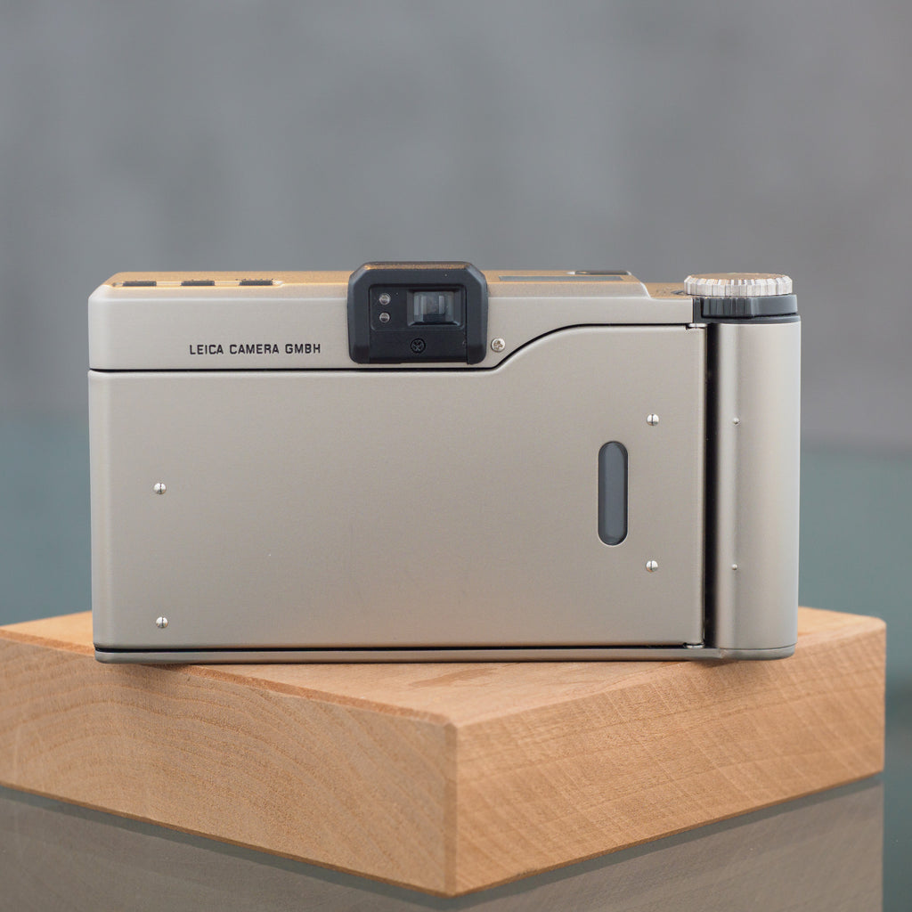 Leica Minilux (Summarit 40mm f/2.4)