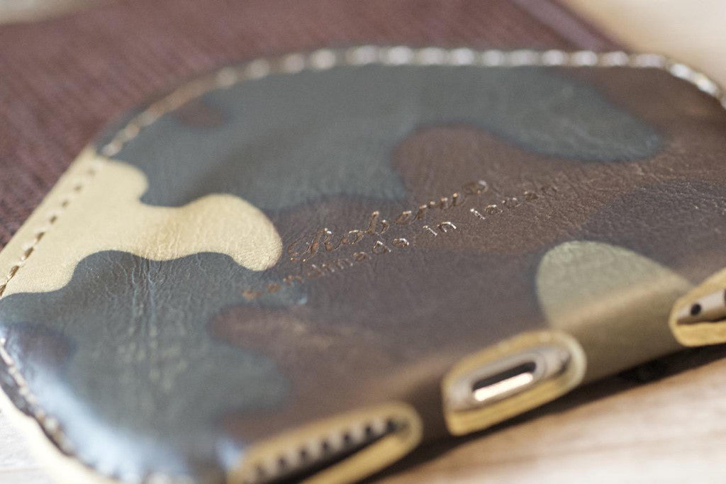 iPhone 6 Plus 用レザーケース カモフラ (グリーン)