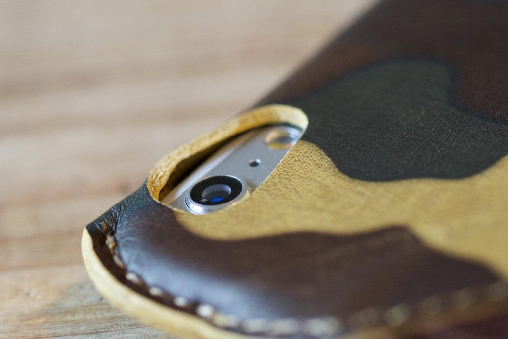 iPhone 6 Plus 用レザーケース カモフラ (グリーン)