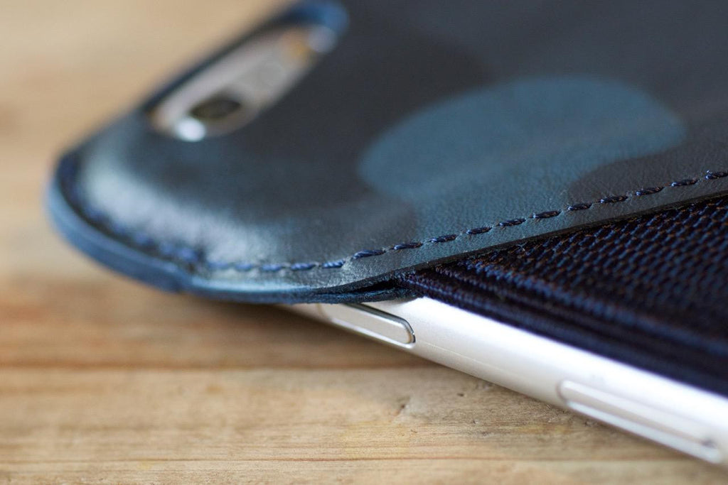 iPhone 6 用レザーケース カモフラ (ブルー)
