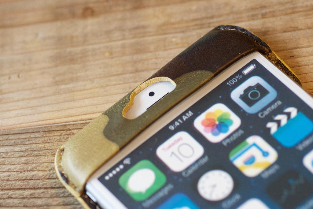 iPhone 6 Plus 用レザーケース カモフラ (グリーン)