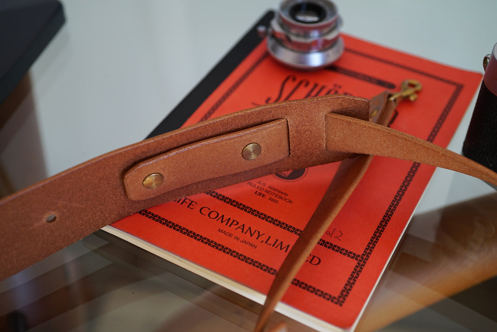 クラックレザー カメラストラップ (シルバー)