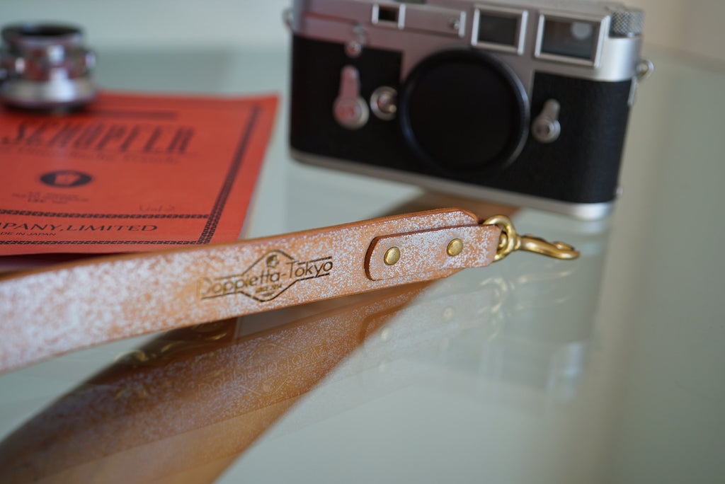 クラックレザー カメラストラップ (シルバー)