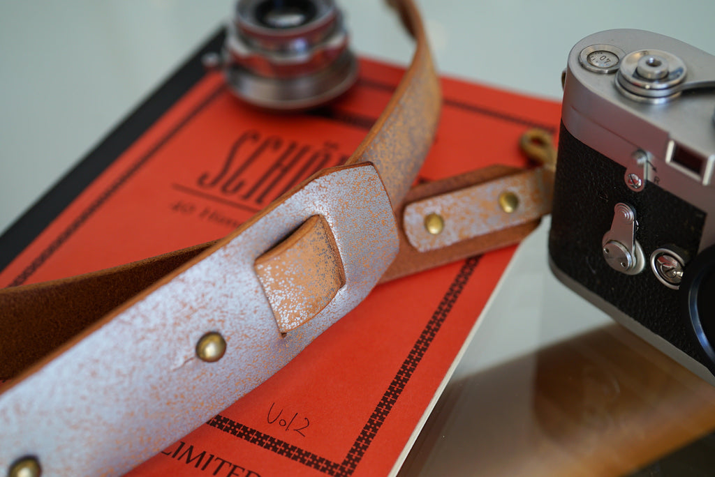 クラックレザー カメラストラップ (シルバー)