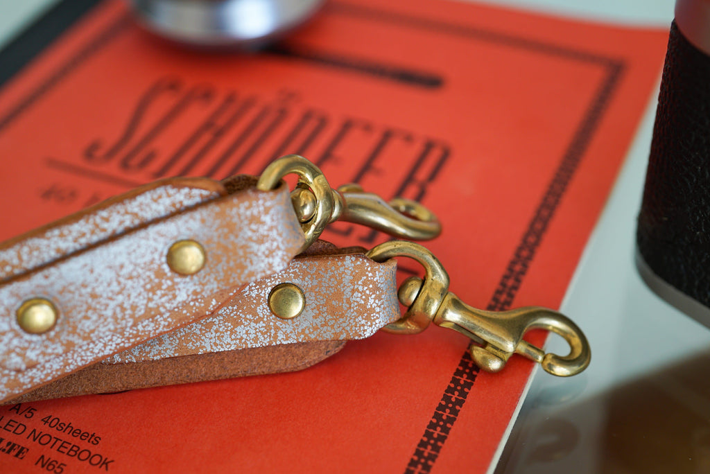 クラックレザー カメラストラップ (シルバー)