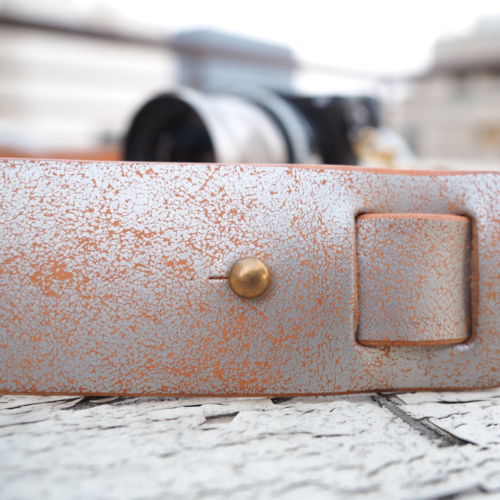 クラックレザー カメラストラップ (シルバー)