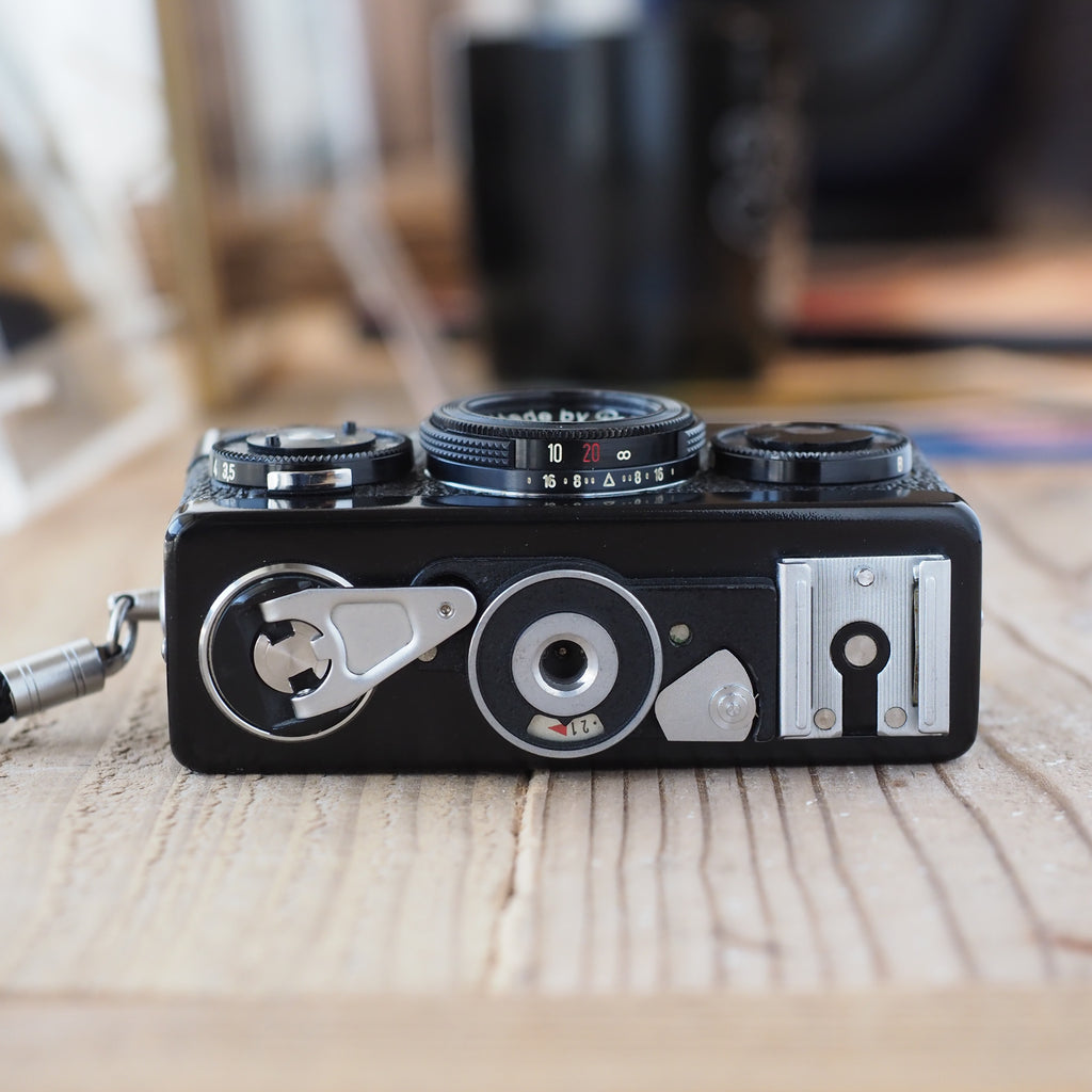 Rollei 35 ブラック (Tessar 40mm f/3.5)